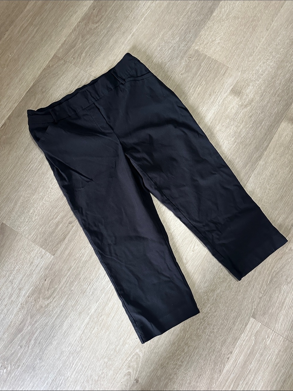 Reitmans Black Cropped Stretch Capri Pants - Classic Slim Fit
